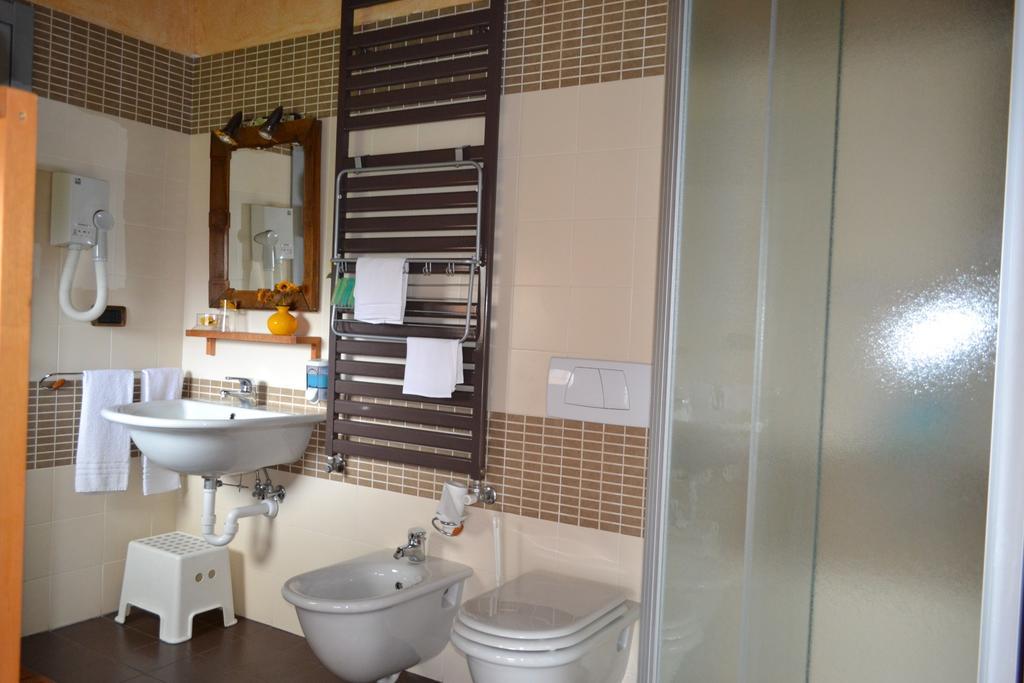 B&B Edera Castagnole Piemonte ภายนอก รูปภาพ